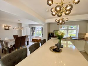 Bespoke Kitchen/Dining/Family Room- click for photo gallery